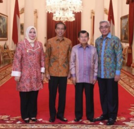 Presiden RI Ir Joko Widodo dan Wapres Jusuf Kala bersama Bupati dan Wakil Bupati Bima di Istana Negara Jakarta